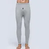 Uomo grigio chiaro