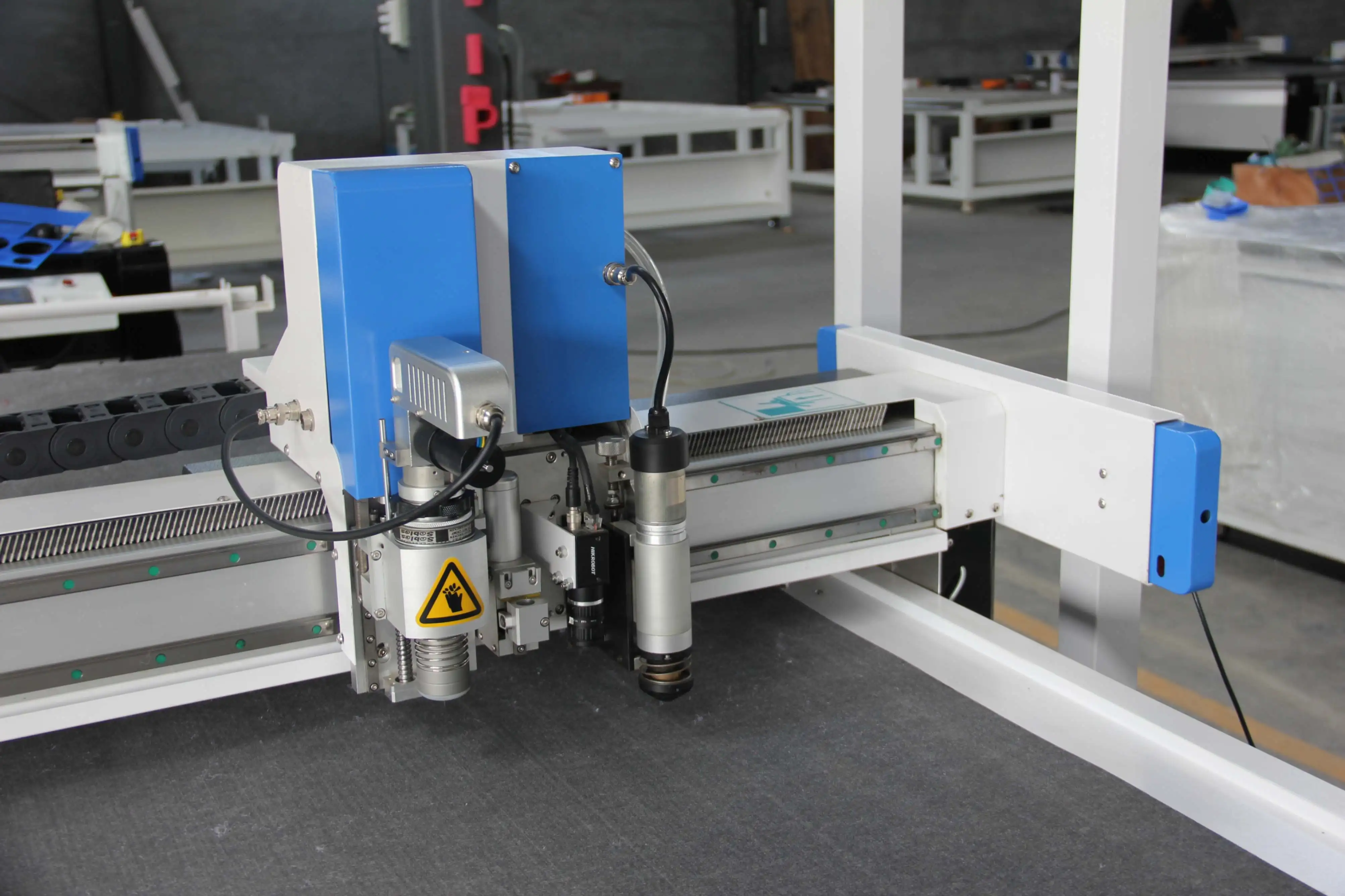 Automatic Vibrating Blade Cnc Oscillating Knife T-shirt Fabric Prepreg Cutting Machine CNC Leather Cutter With CCD