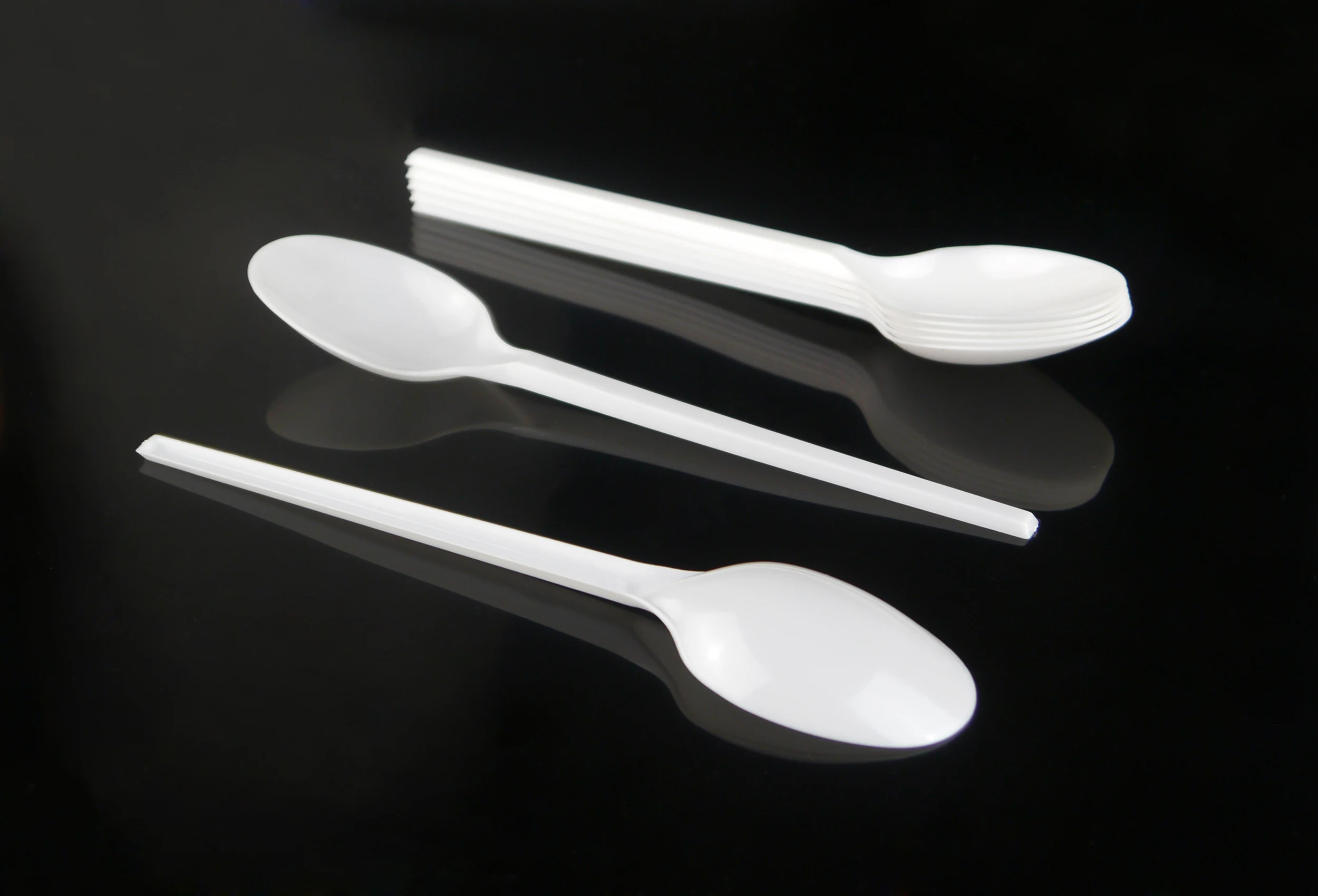 2g Ps Disposable Plastic White Spoon For Restaurant With Low Price
