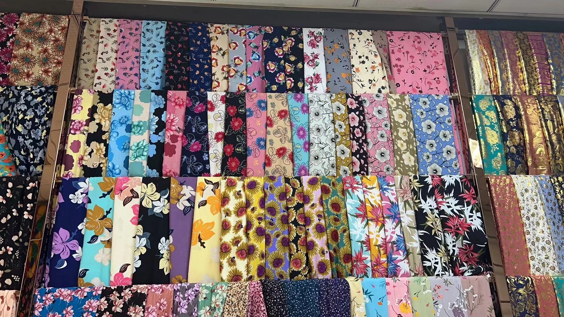 3068 искусственный шелк Stocklot 100% Чаллис цветочный принт искусственная ткань