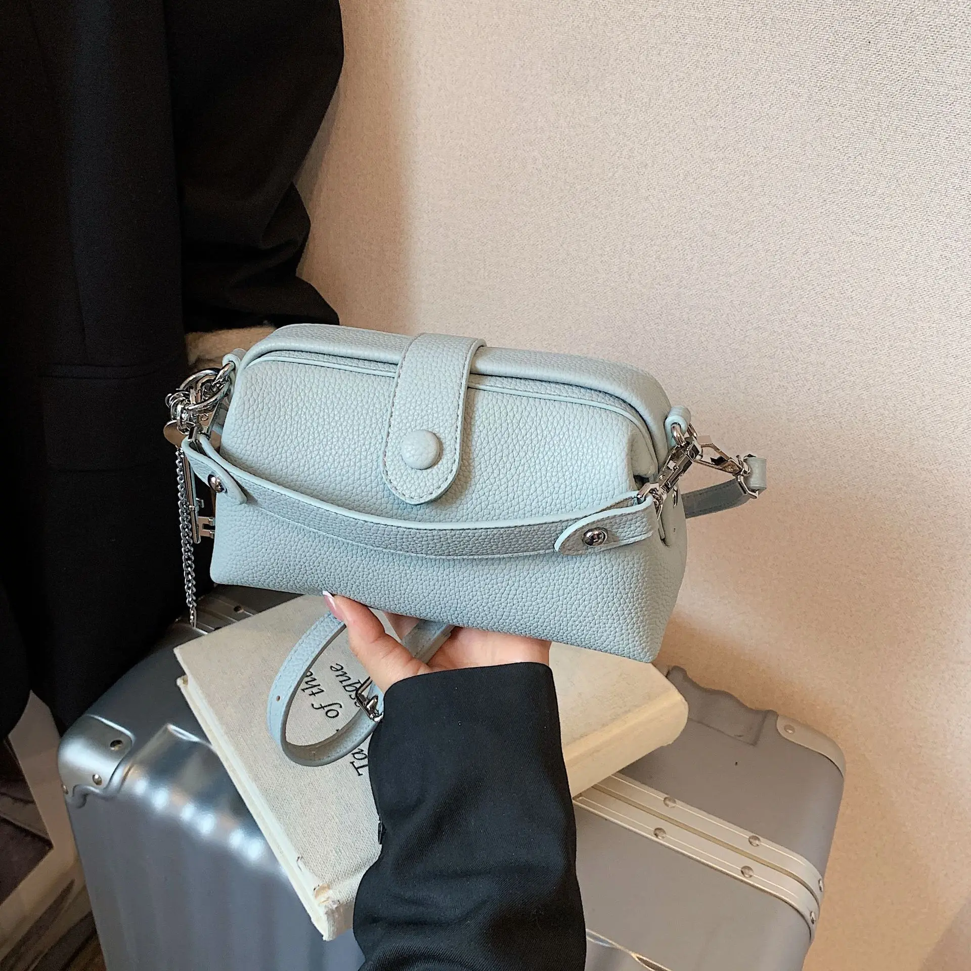 Korean-Style Women's Commuting Crossbody Bag