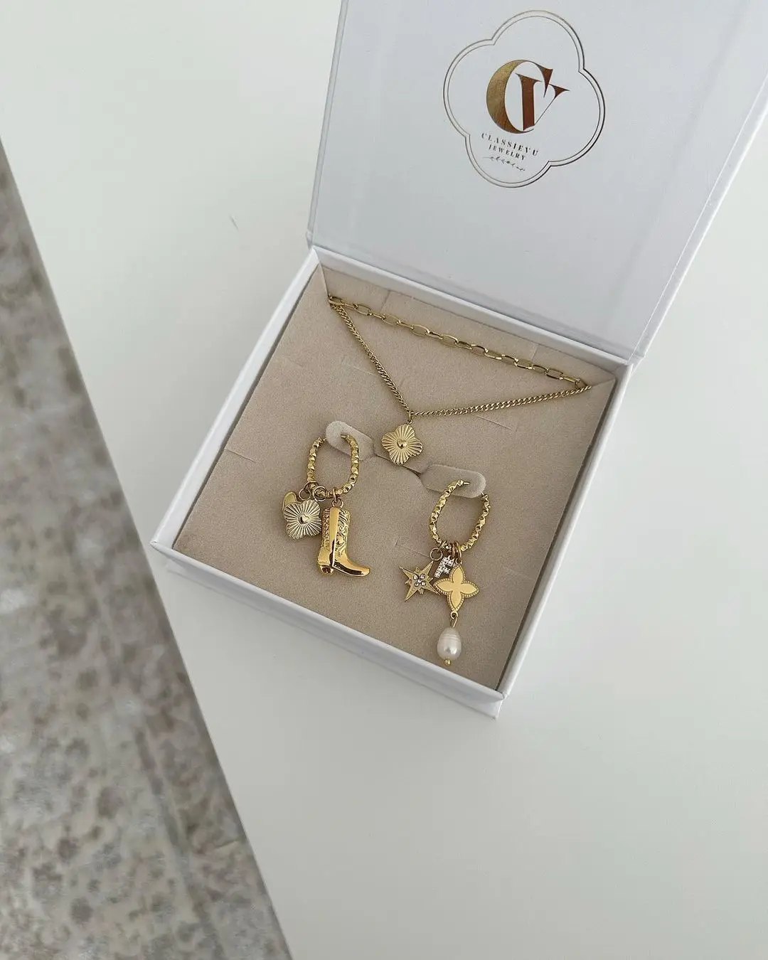 A1 Luxury OEM Ring Necklace Gift Packaging Box Magnetic Pearl Jewelry Boxes Paper Cardboard Velvet Custom Size Shape Wood Lining details