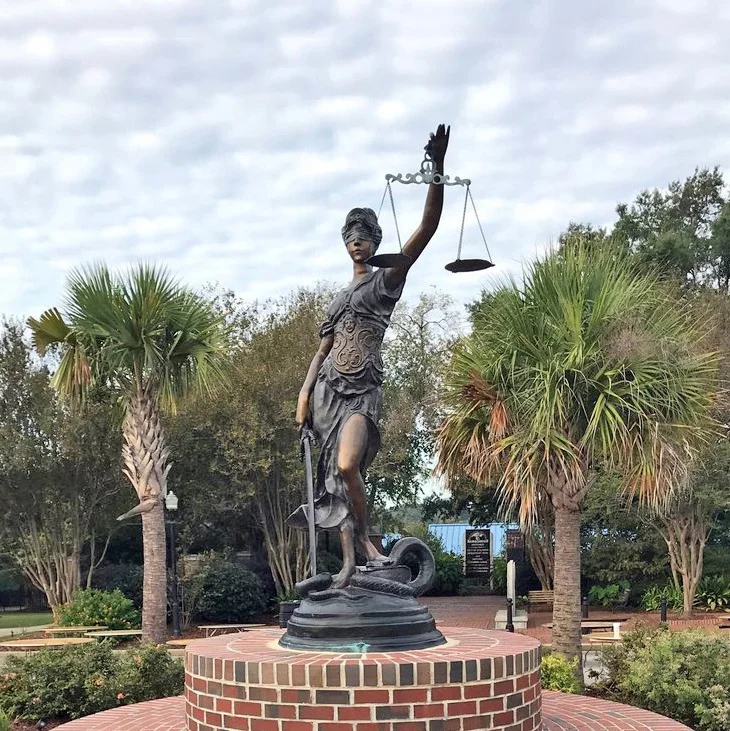 ガーデンアウトドアメタル テミス彫刻 ブロンズ女神正義像