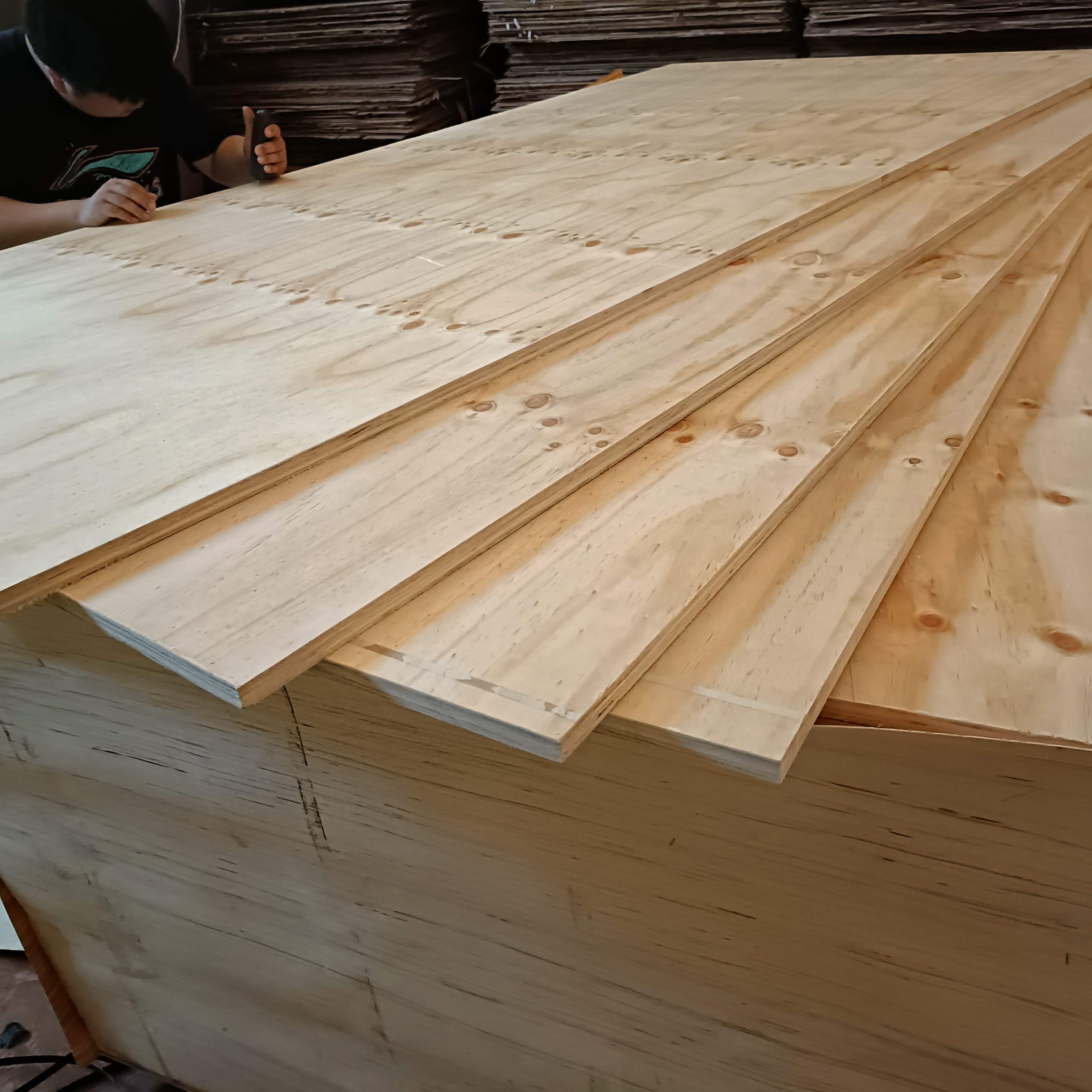 18mm 3/4 Pine Plywood Sheet For Roofing Structural & Outdoor Wall
