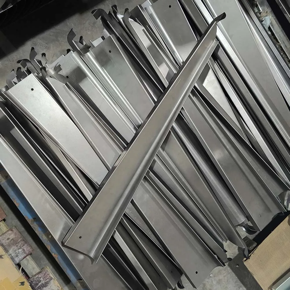 Tarkkuus-ODM-mukautettuja hiiliteräksestä, ruostumattomasta teräksestä ja alumiinista valmistettuja porattuja osia, laserleikkausta ja levytöiden valmistusta sekä taivutuskäsittelyä