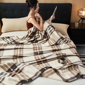 New Velvet Fleece Polyester Plaid Printed Blanket Lightweight Warm Bed Blanket