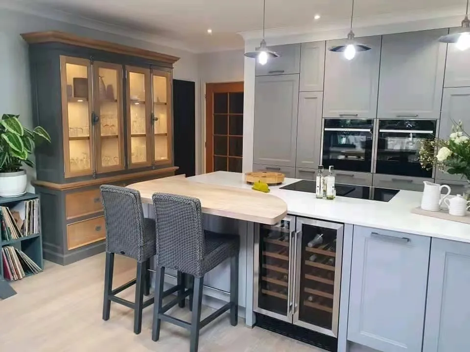 Factory Customized Design Kitchen Cabinets Solid Wood Modern