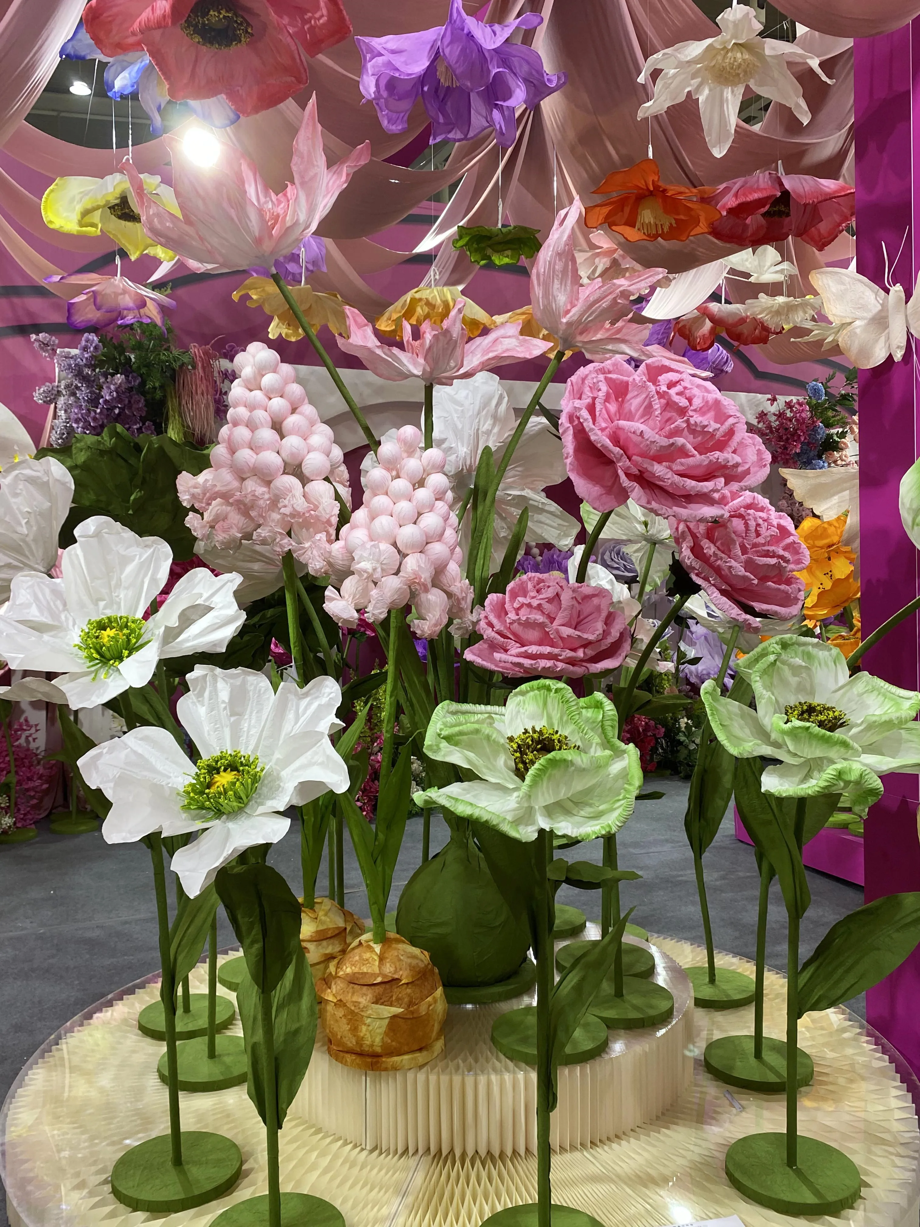 Q134 2024 Wedding Giant Flower Decoration New Design Luxury Party Stage