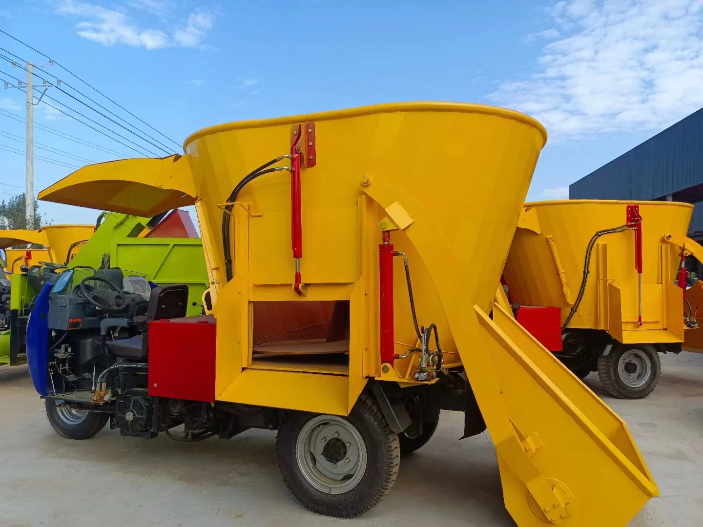 Vertical Horizontal Type Tmr Fodder Mixing Machine/cow Cattle Camel Animal Feed Mixer for Dairy Farm Equipment