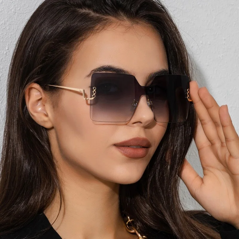 Square sunglasses for women