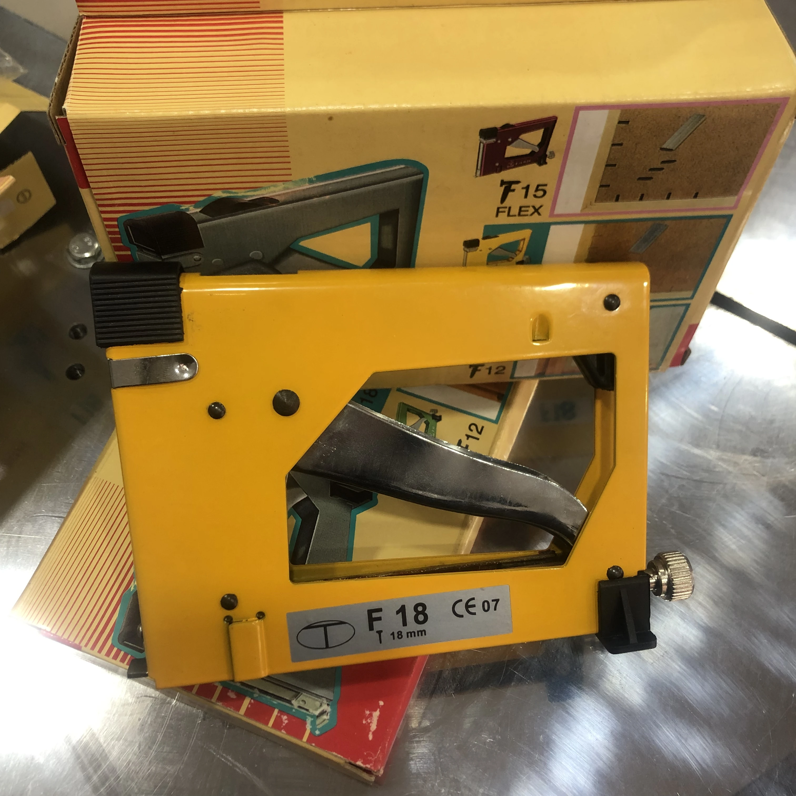 F18 RomaManual Picture Frame Tacker F18 Flexi Pin Nail Gun