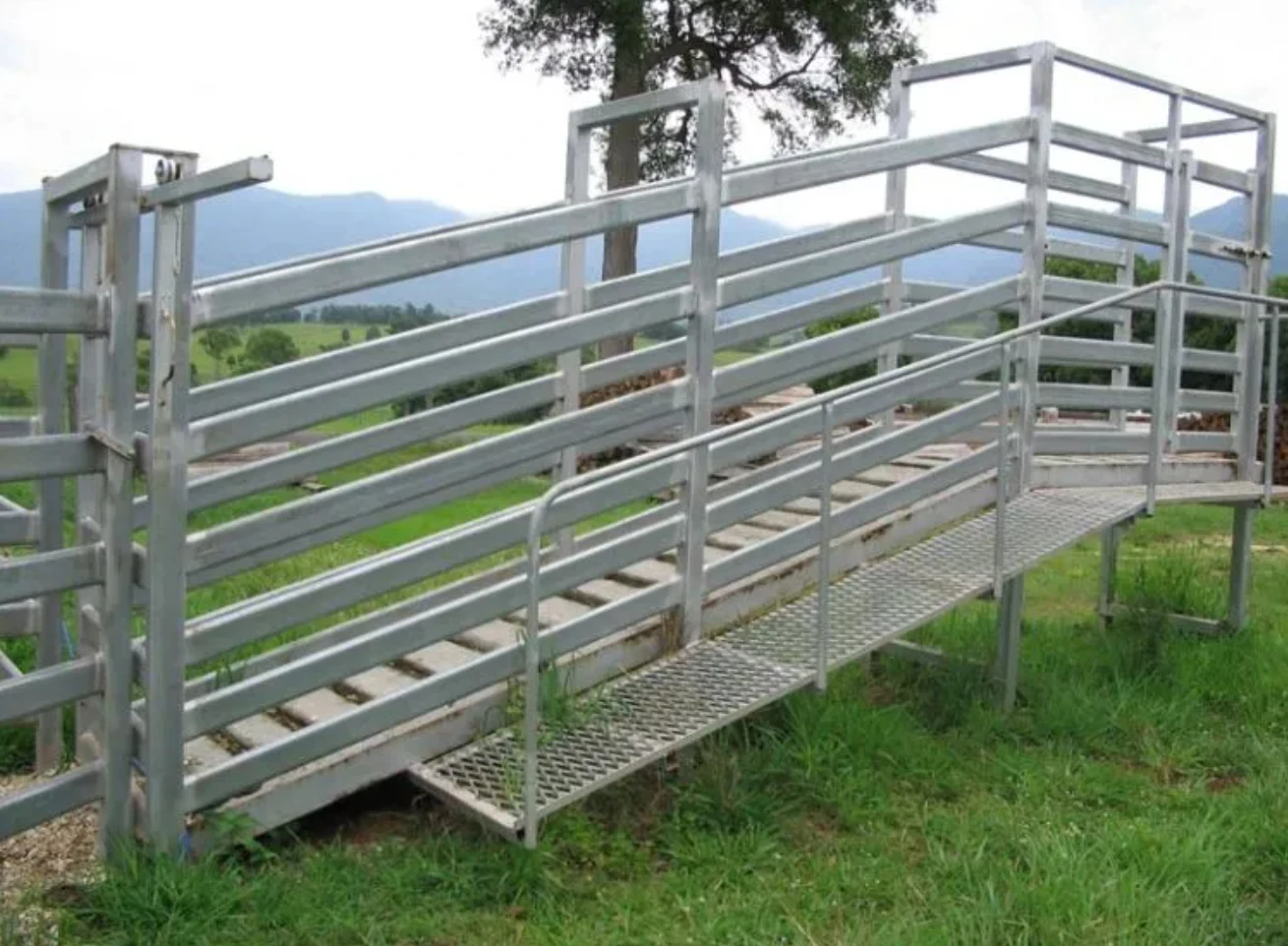 Cattle Railing Premium 6 Rail Hot Dip Galvanized 6 Feet Livestock Cattle Panel Fence ...