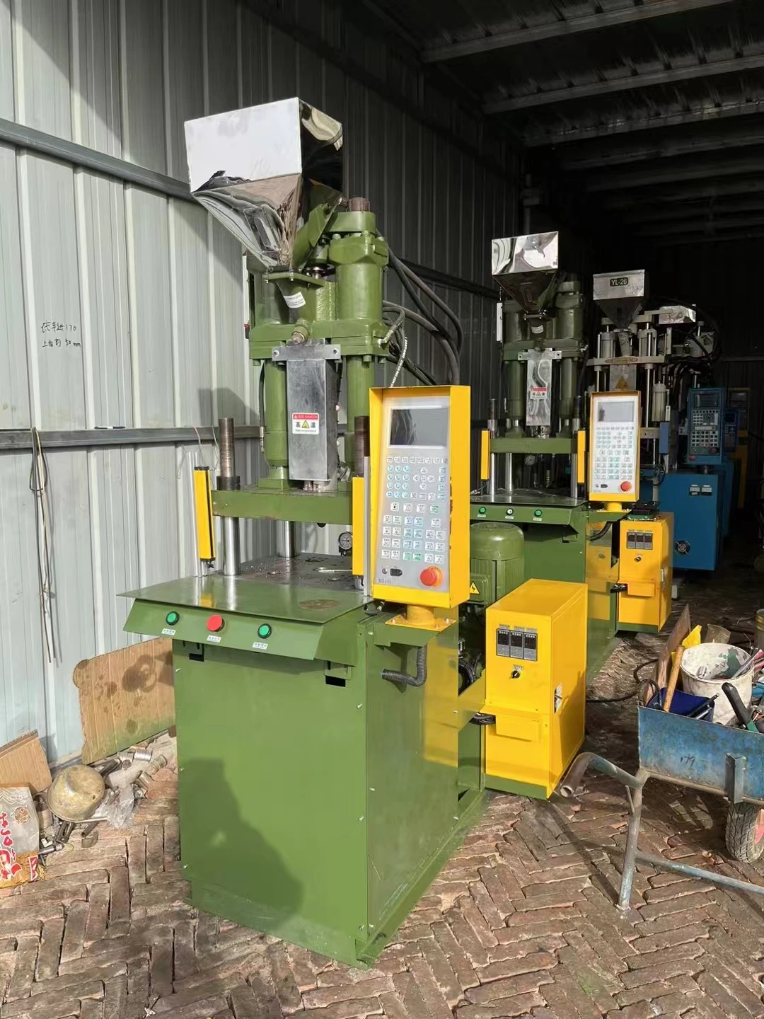 Vertical Second-hand Injection Molding Machine 15T20T35T40T50T55T80T120T Monochrome Two-color Injection Molding Machine