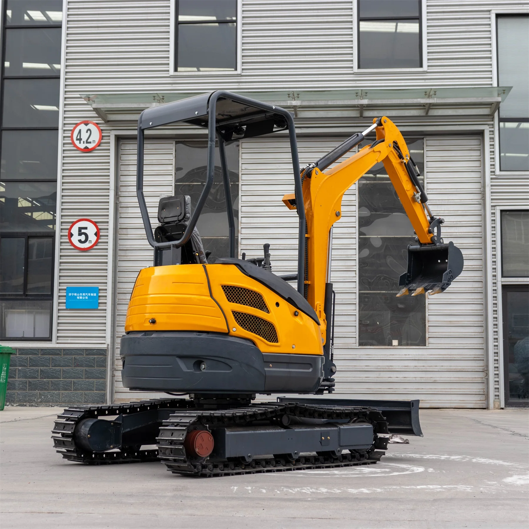 Mini Ekskavatör Tedarikçileri Paletli Kazıcı Tarım Ekskavatörü Yeni Mini Bagger Kubota Motorlu 2,5 Ton Mini Ekskavatör Satılık