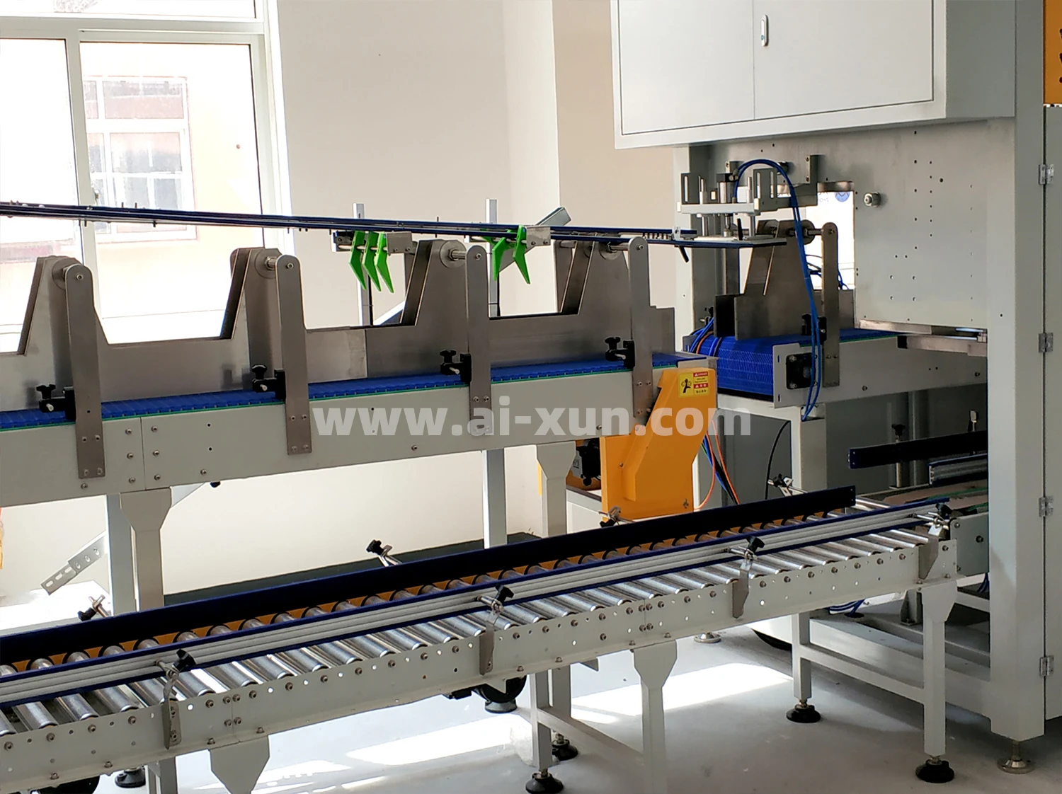 Fully Automatic Vertical Pick & Place case Packer Top Loading case ...