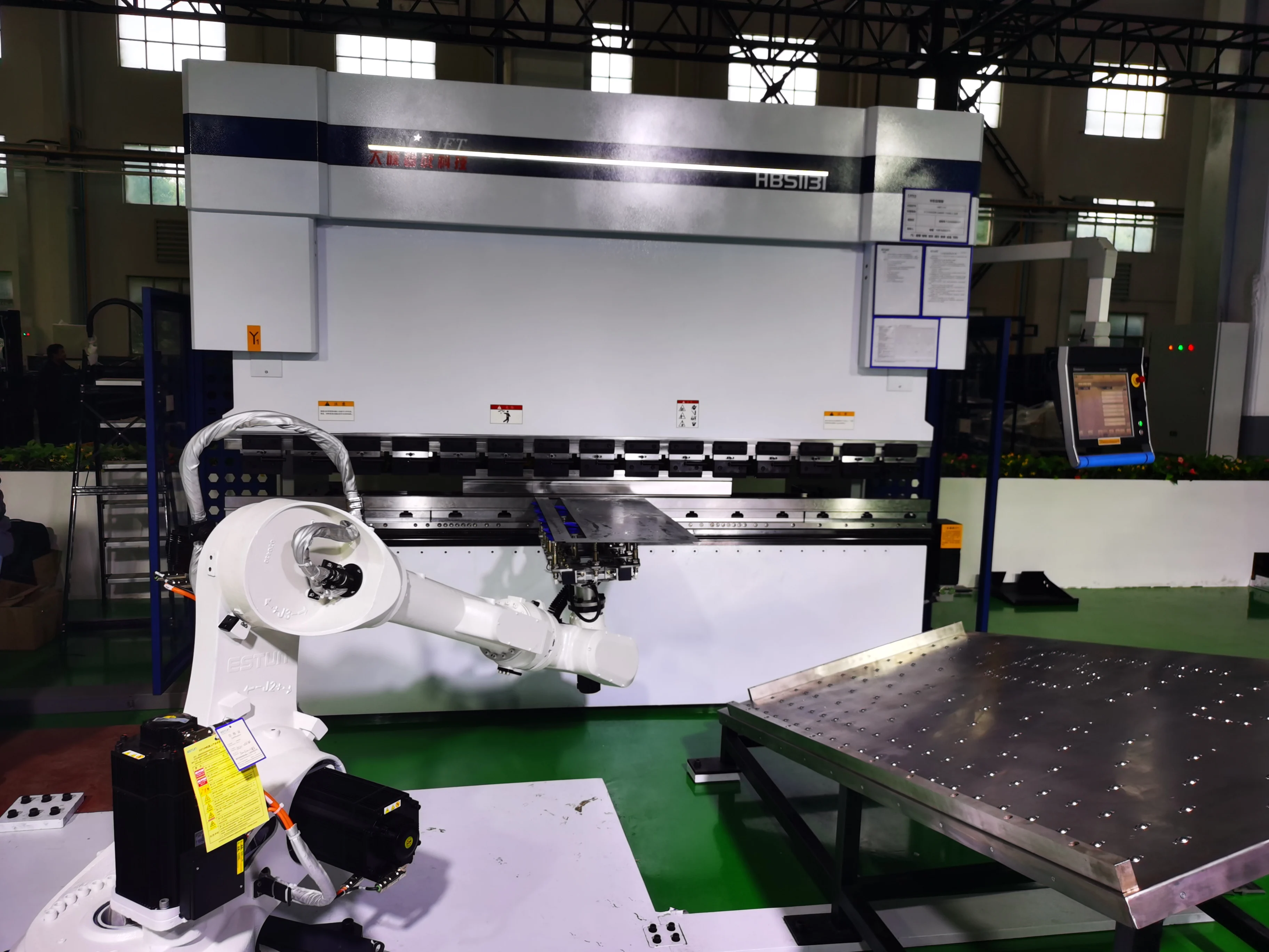 Hydraulic CNC Plate Press Brake Precision Metal Bending