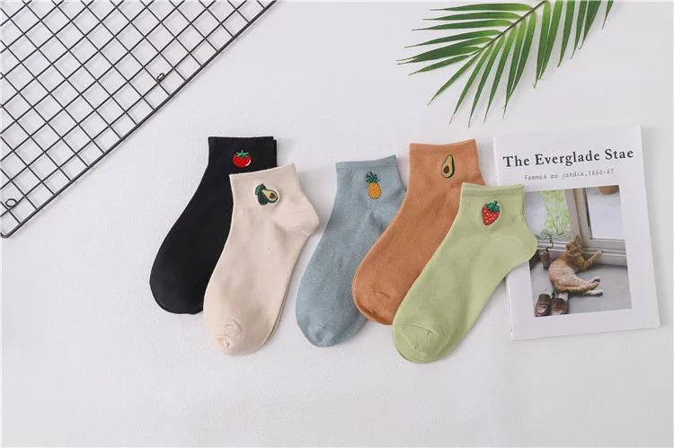 Youki Spring's new ladies embroiders fruit pattern cotton socks