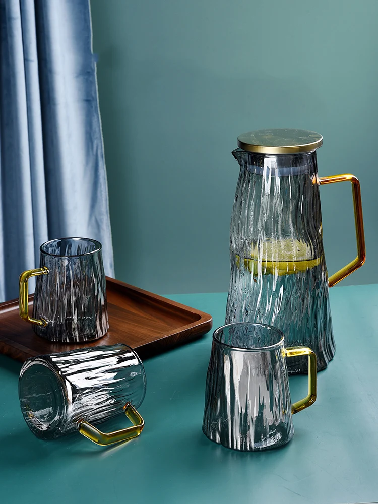 High Quality Clear 1800ml Water Storage Glass Pitcher Jug Glass Carafe Set  with Bamboo Tray and Cups - China Glassware and Water Jug price