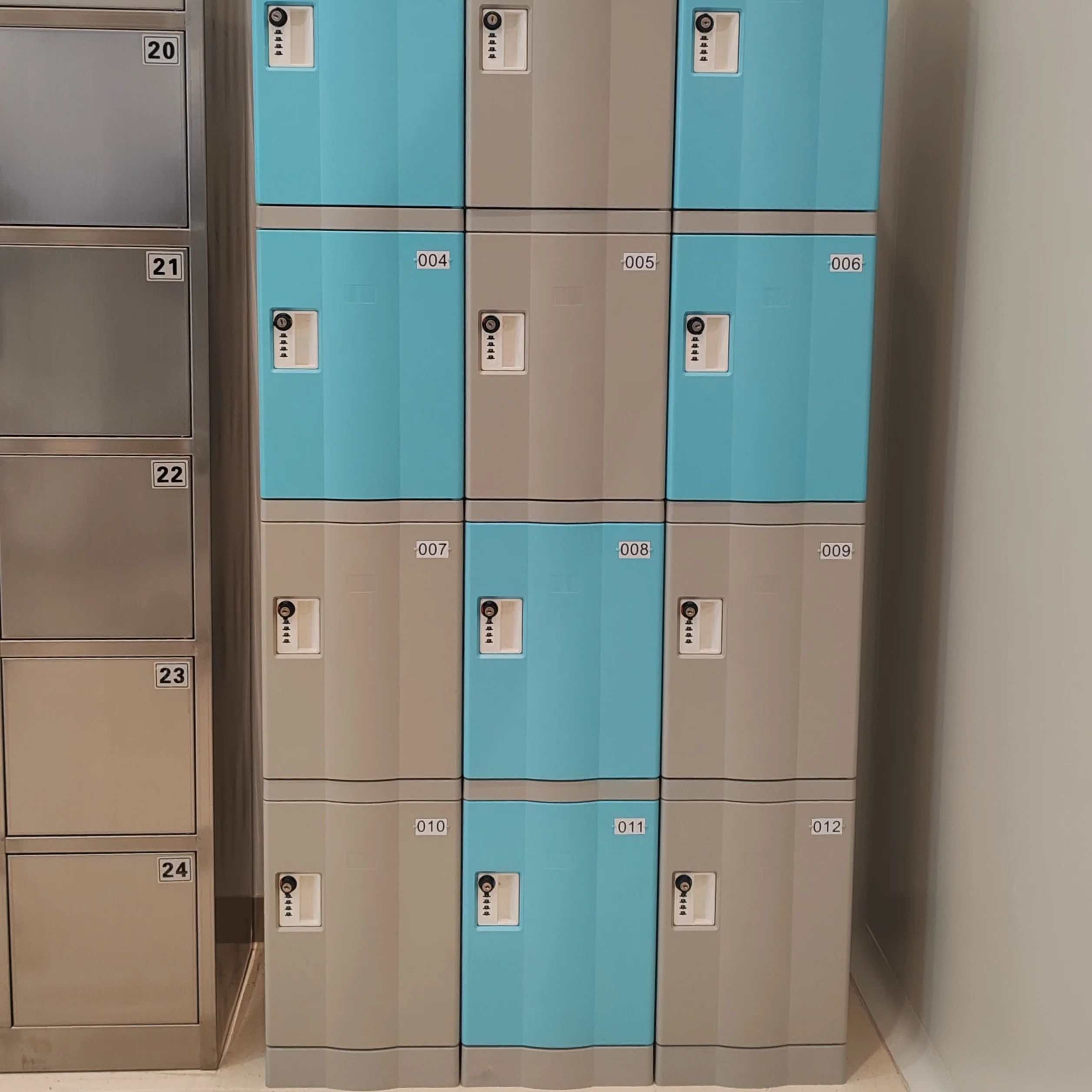 Modern design stainless steel office storage cabinet 6 door metal cabinet suitable for employee break rooms and slaughterhouses