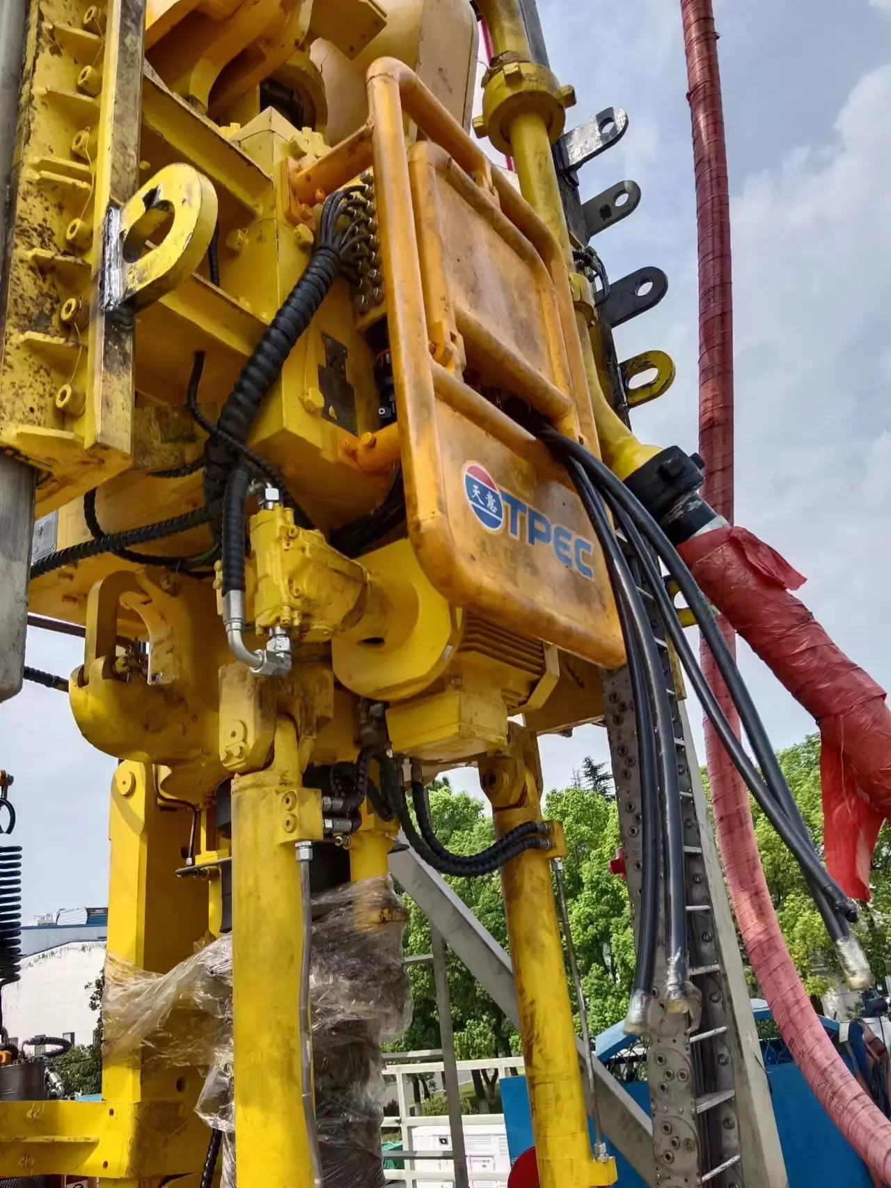 API Hydraulic Oil Workover Drilling Rig Oilfield Drilling Rig for Efficient Drilling Operations
