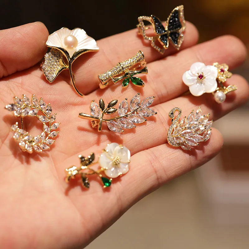 Fashion Design Diamond Brooches Pin Flower Brooches Elegant Crystal Brooch  Clothes Accessories for Women