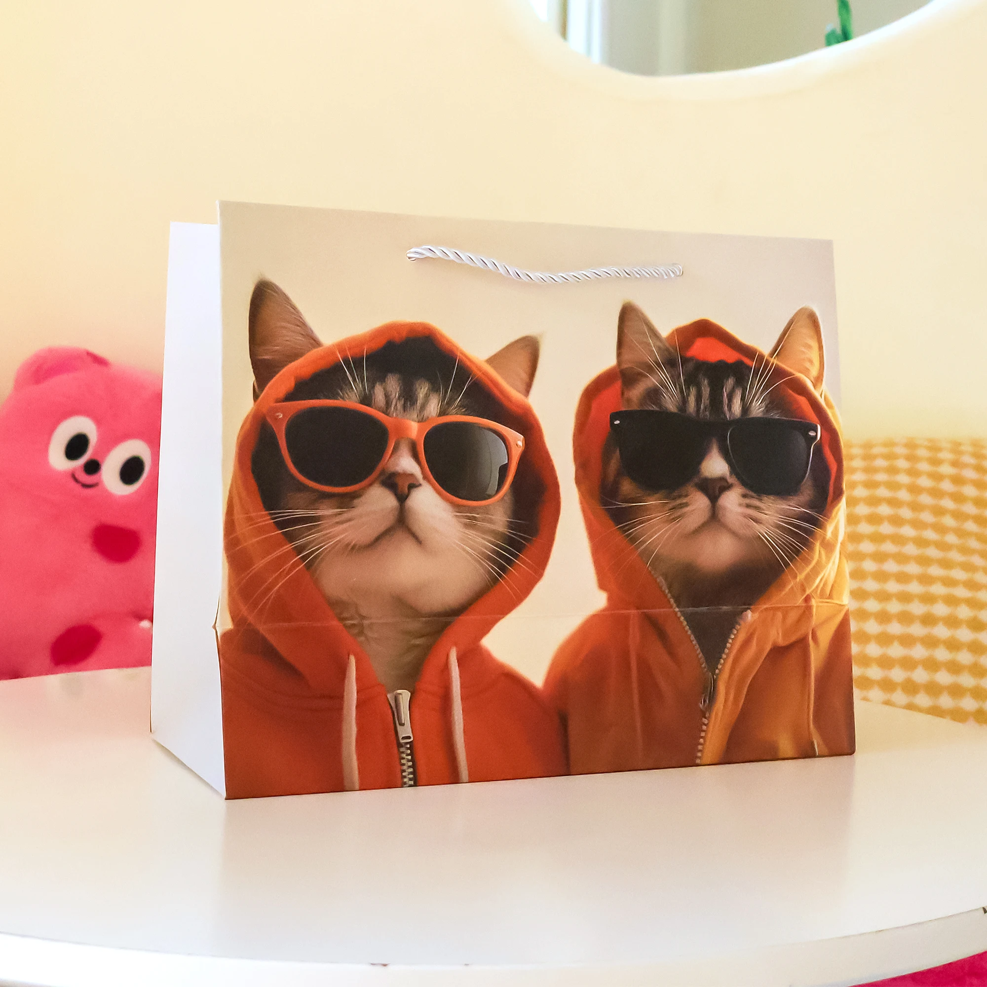 Customized Gift Bag, Luxury Supermarket Packaging, Shopping Gift with Ribbon Handle, Recyclable and Durable