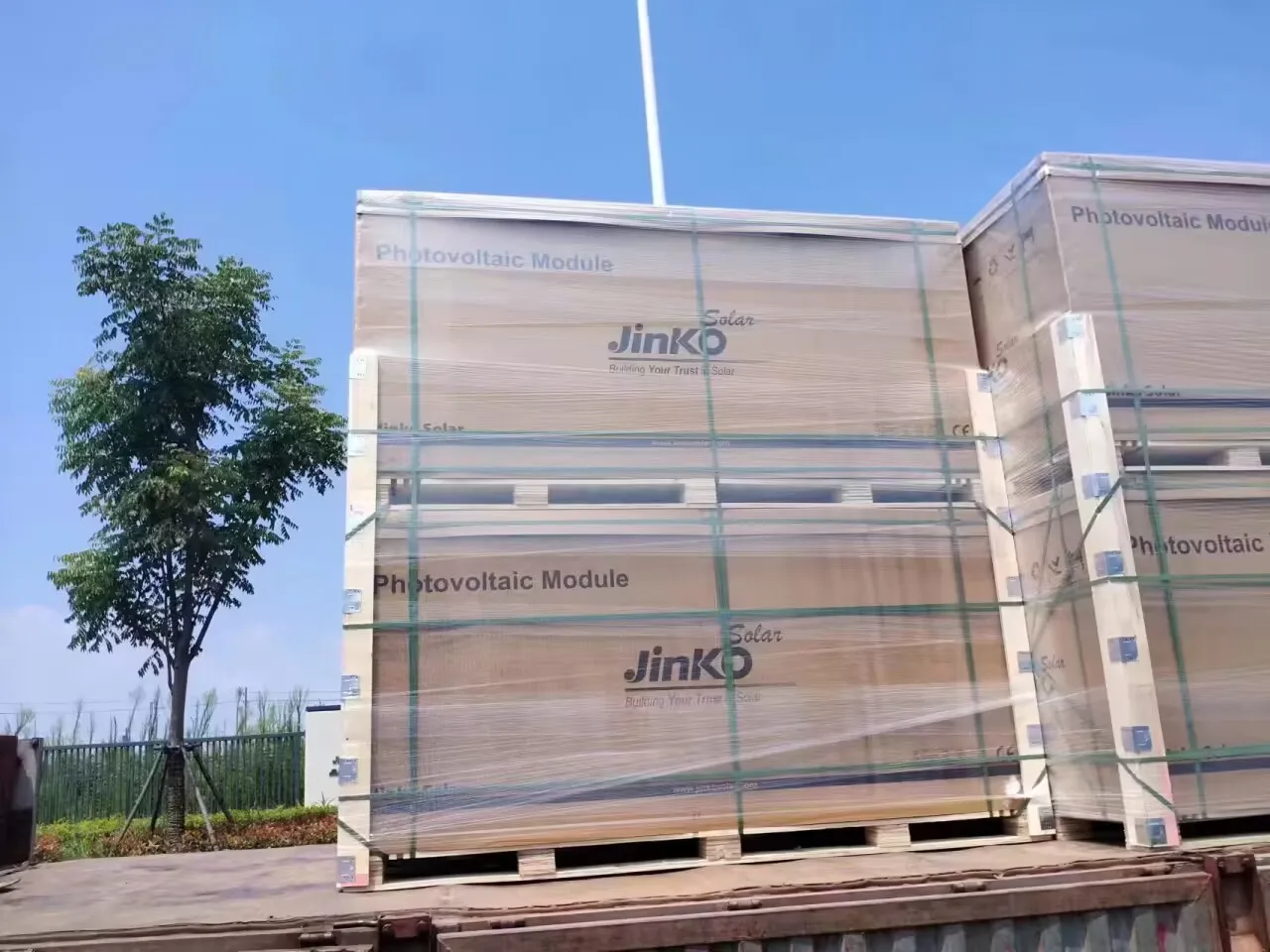 ジンコ ソーラーパネル 500w-700w N型ハーフセル高効率光電パネル