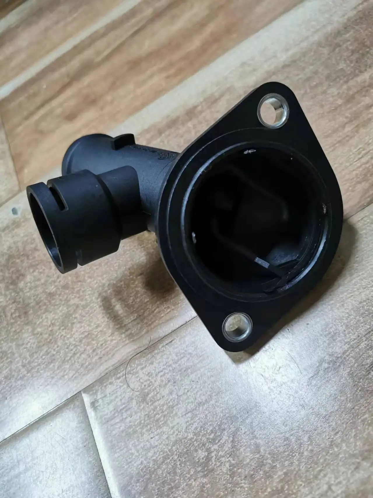 Thermostat Housing Fits Audis A3 Seats Alteas Skodas Octavias Vw