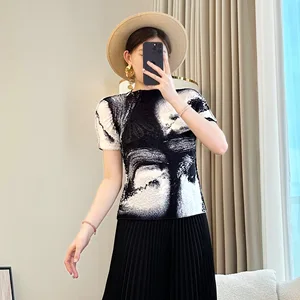 Japanese-Style Miyake Gradient Batwing Sleeve Crewneck Pleated Top Women's Summer Short-Sleeve T-Shirt Loose New Casual