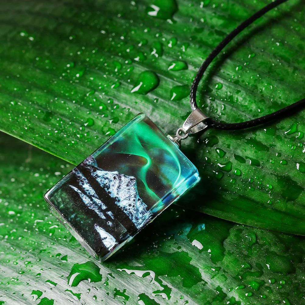 Handmade Dream Aurora Micro Landscape Transparent Resin Art Pendant Snow Mountain Pendant Necklace Fashion Jewelry