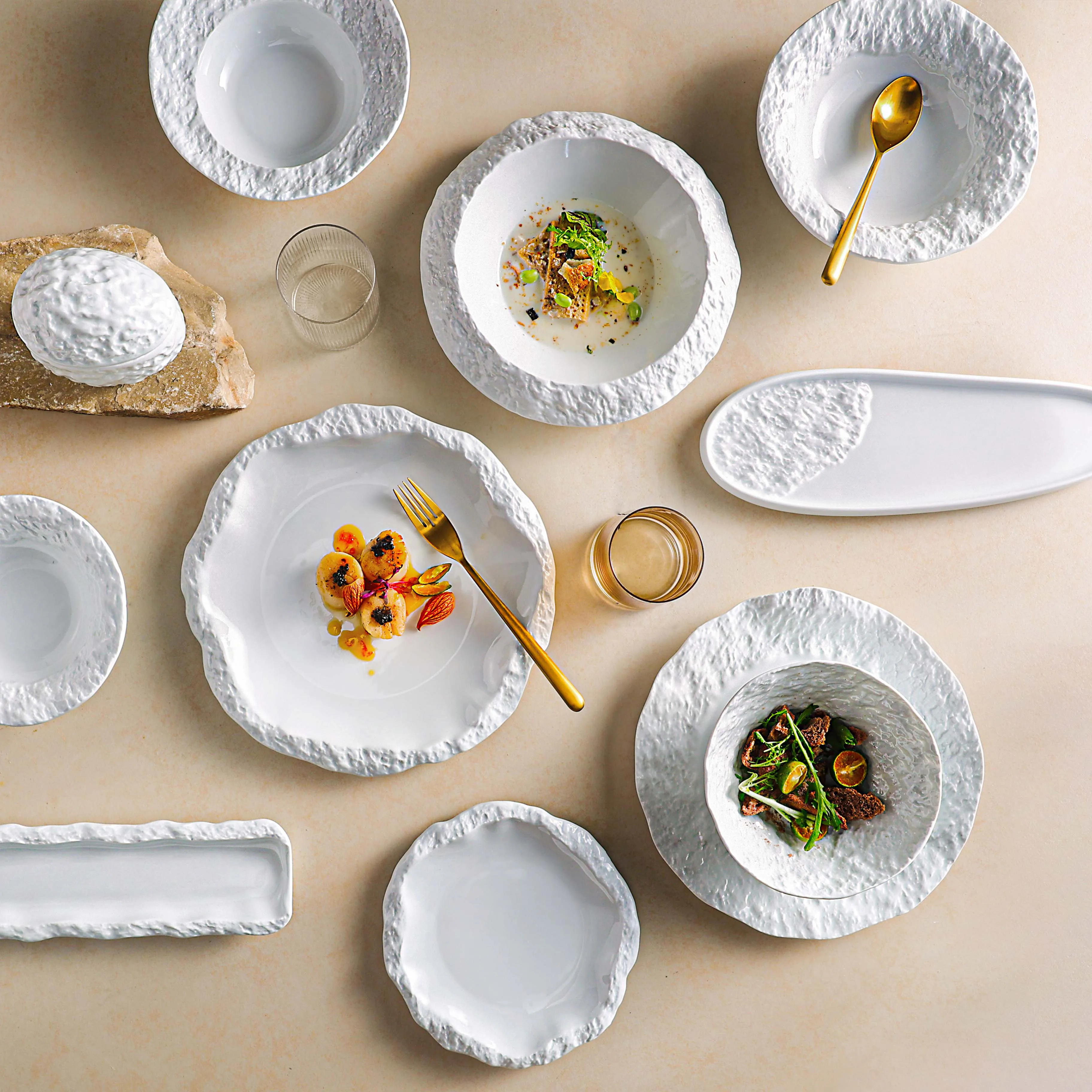 Japanese Style Korean Unique Design Ceramic Louas & Pratos Dish Catered Flat Bol White Fish Rock Stone Plate for Restaurants