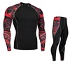 Traje negro y rojo
