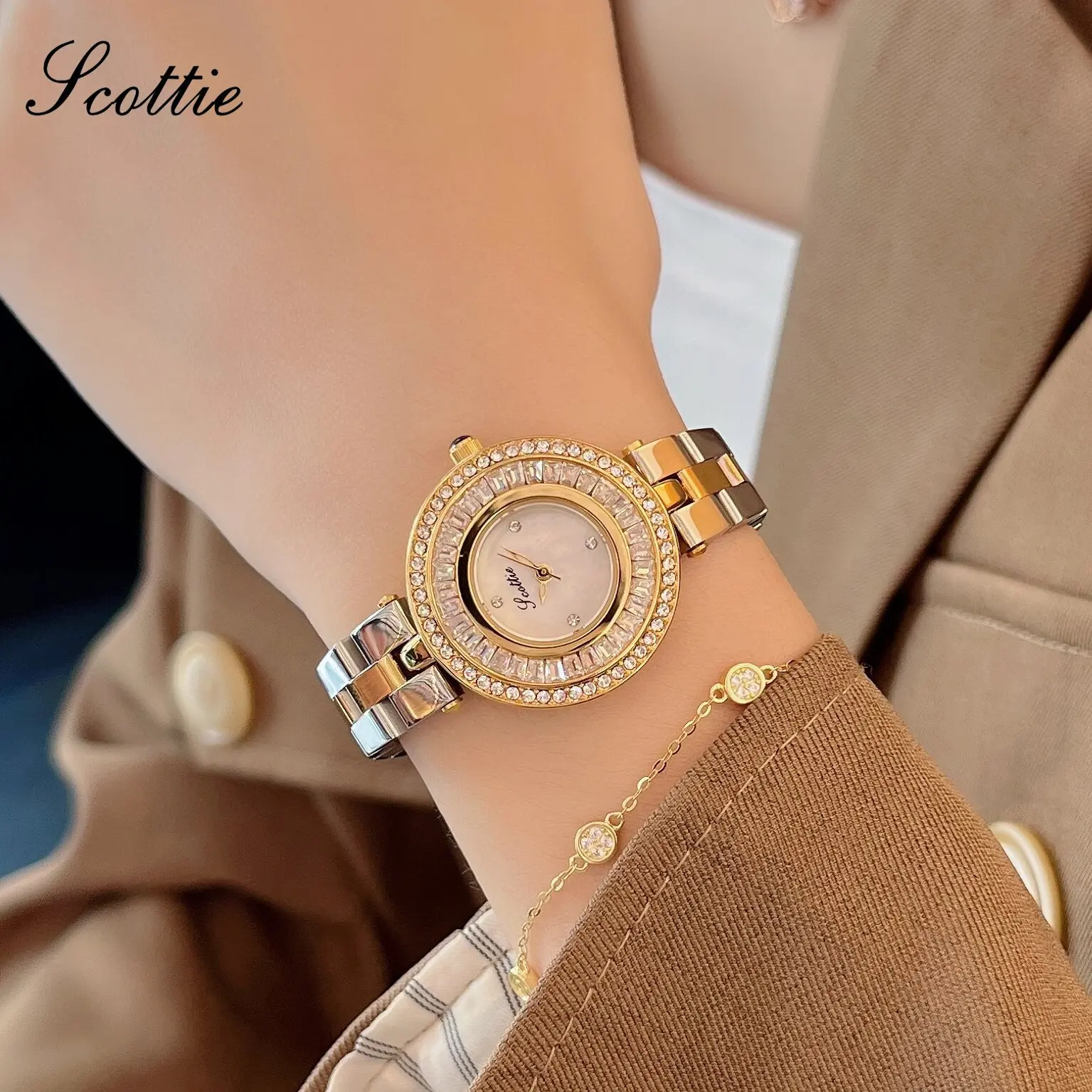 Diamond Quartz Women's Watch OM-195427