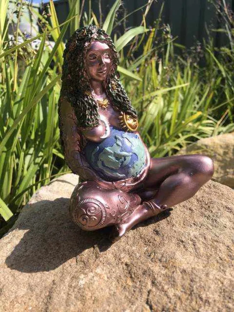 Gaia Göttin Statue – Mutter Erde Harz-Figur, Grün-goldene Handbemalung, Ca. 8x8 Cm, Deko & Geschenk Für Garten, Ostern Oder Muttertag