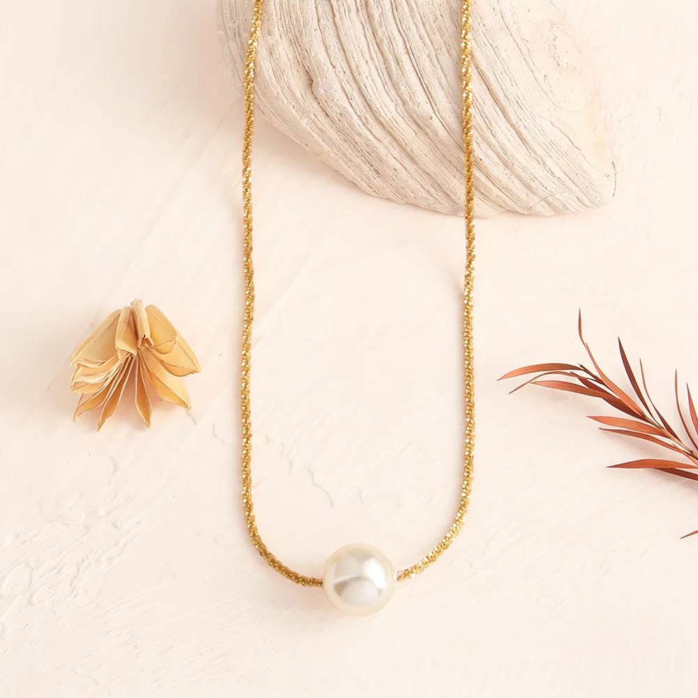 Minimalist Freshwater Pearl Clavicle Necklace