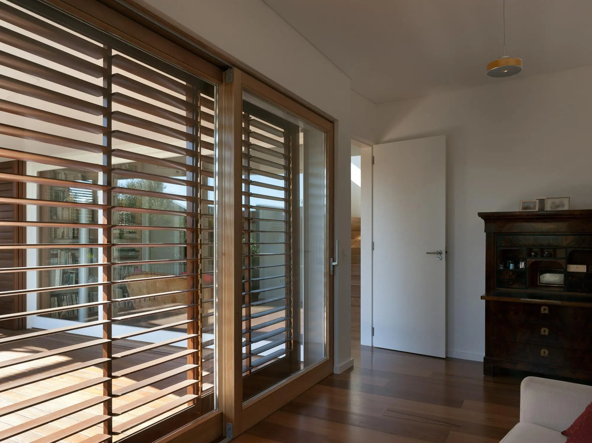 High Quality Aluminium Alloy Roller Shutter Windows with Vertical Opening Pattern Electric Shutters Remote Wifi Control System