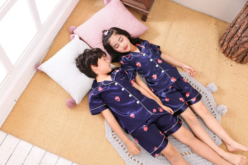 Шелковые пижамные костюмы для мальчиков и девочек, ночная Японская популярная пикантная одежда для сна для девочек с фотографиями