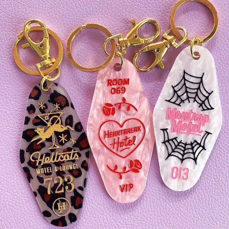 Custom logo Printing Plastic Retro Vintage Motel Hotel Keychains With Room Number manufacture
