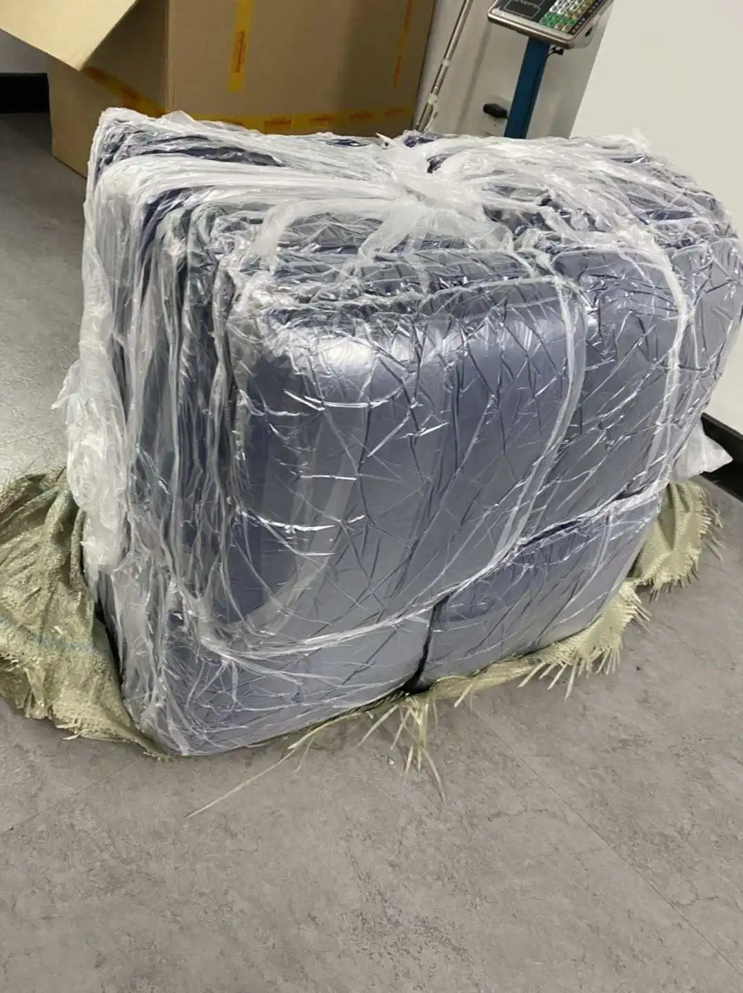 Vertical Striped Warm Blanket Greenhouse Thermal Insulation Polyester