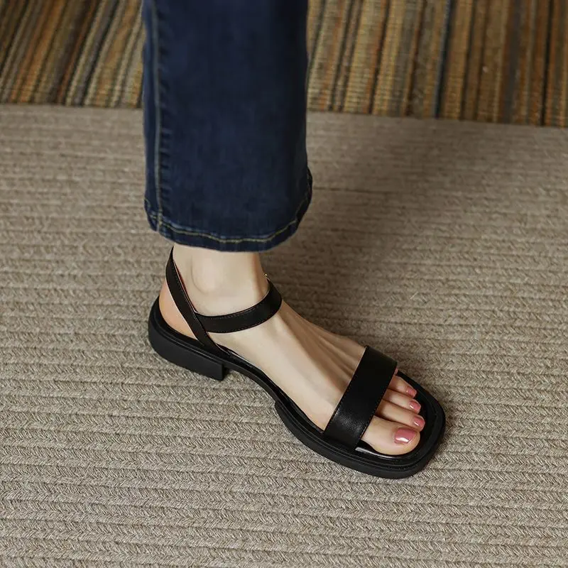 flat sandals 03.jpg