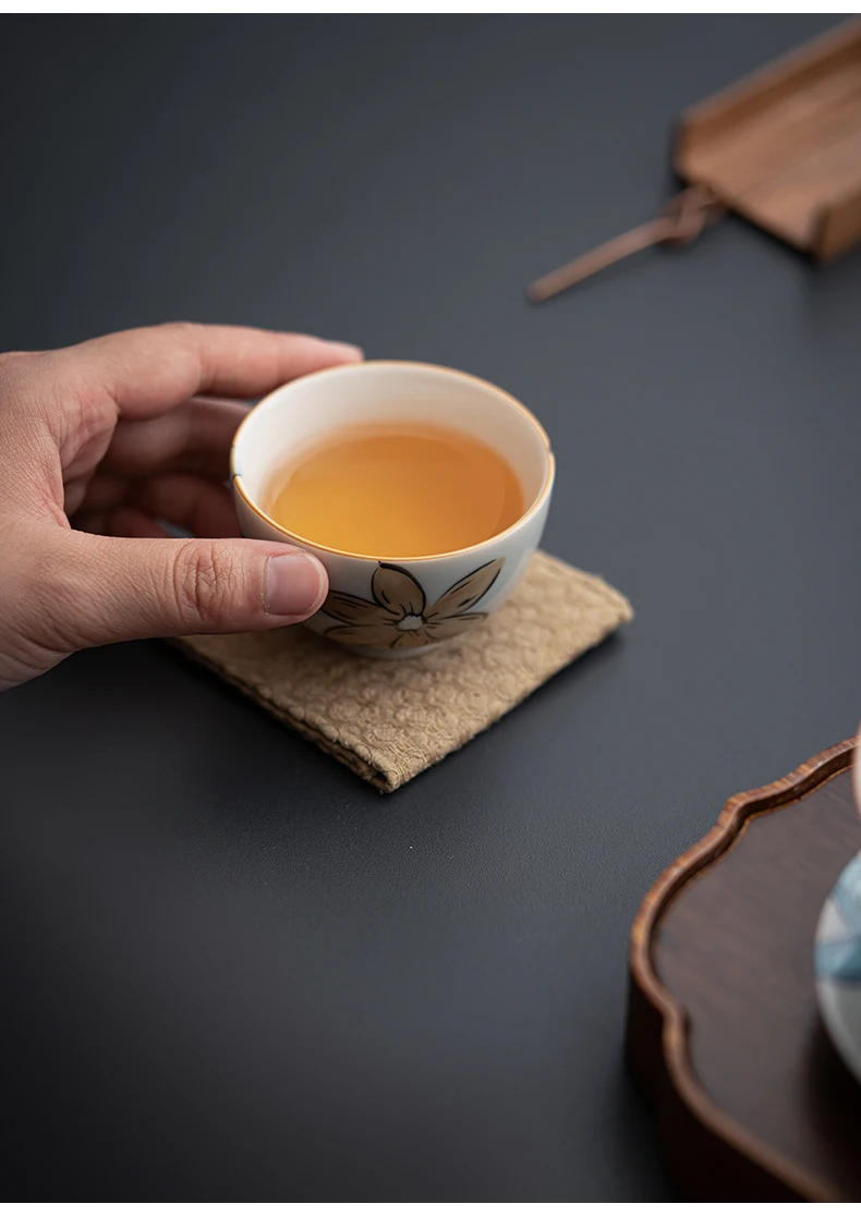 Japanese-Style Ice Grey Porcelain Tea Cup with Retro Chinese Design for Serving Tea and Coffee for Hostess or Drinkware