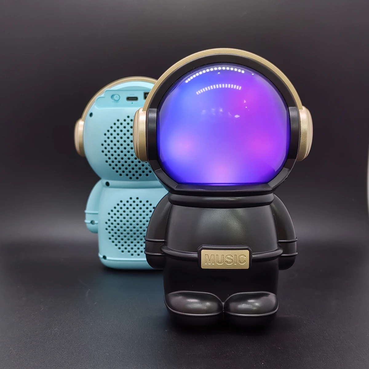 X808 ワイヤレスBluetoothかわいい宇宙飛行士ミニスピーカー 5Wバス音質