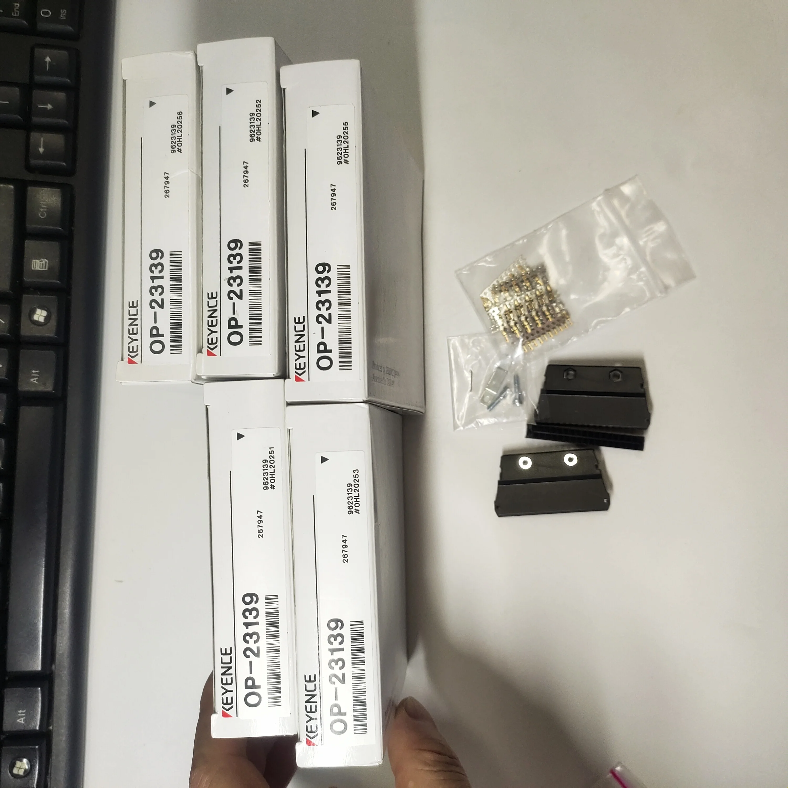 Keyence MIL 34-Pin Connector Set with 40 Contacts for KV-8000