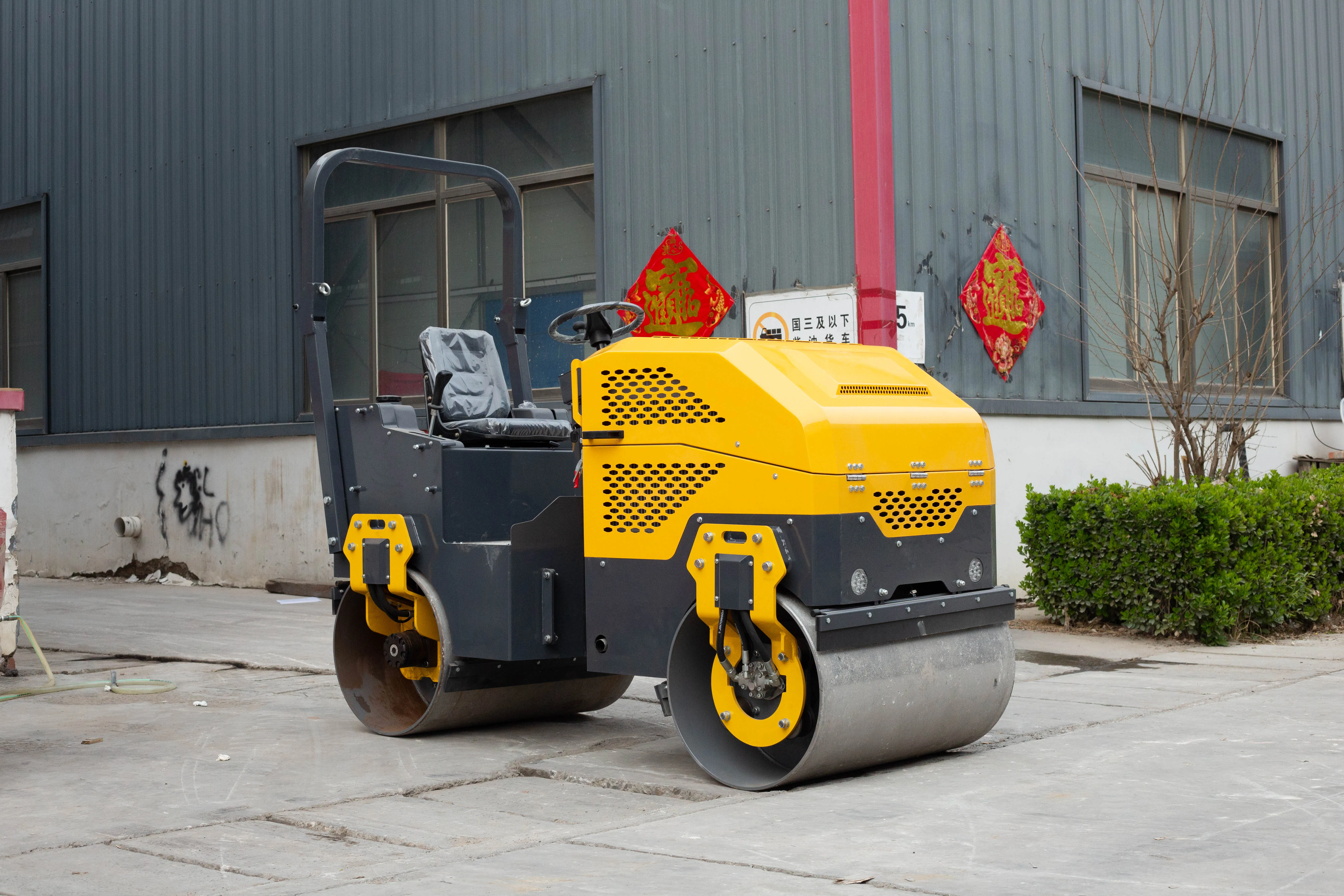Factory Directly Produce Ride on Vibratory Roller Compactor 2 Ton Full Hydraulic Drive diesel EngineTwo Drum Vibratory Roller
