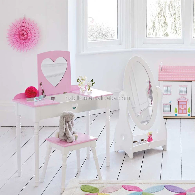 pink heart dressing table Barbie would love this dressing table!