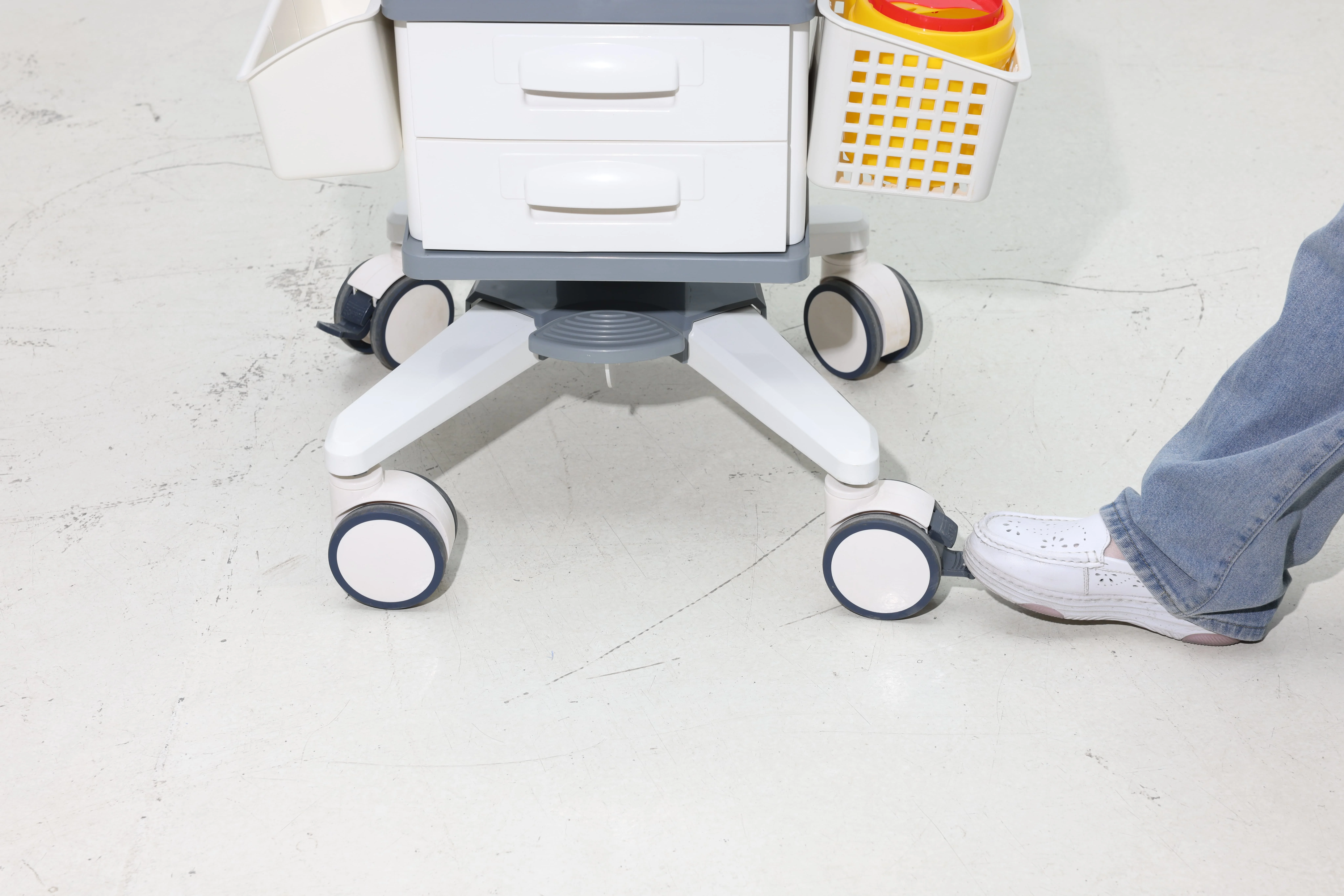Mobile Modern ABS Hospital Administration Station Adjustable Display Ergonomic Keyboard Platform Secure Storage Living Room 4