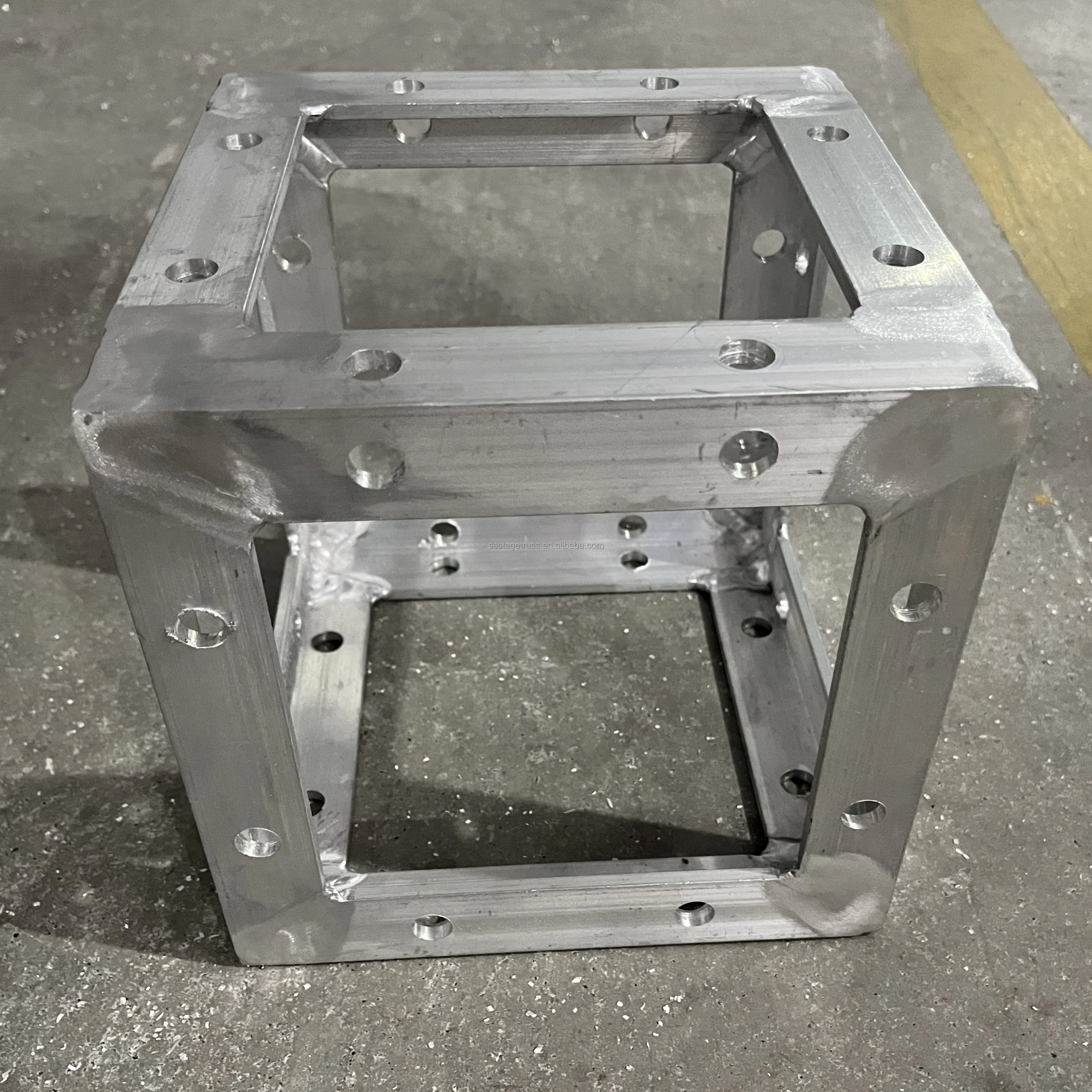 product aluminum bolt truss 6 way corner box stage lighting display eye bolt truss connector for sale-2