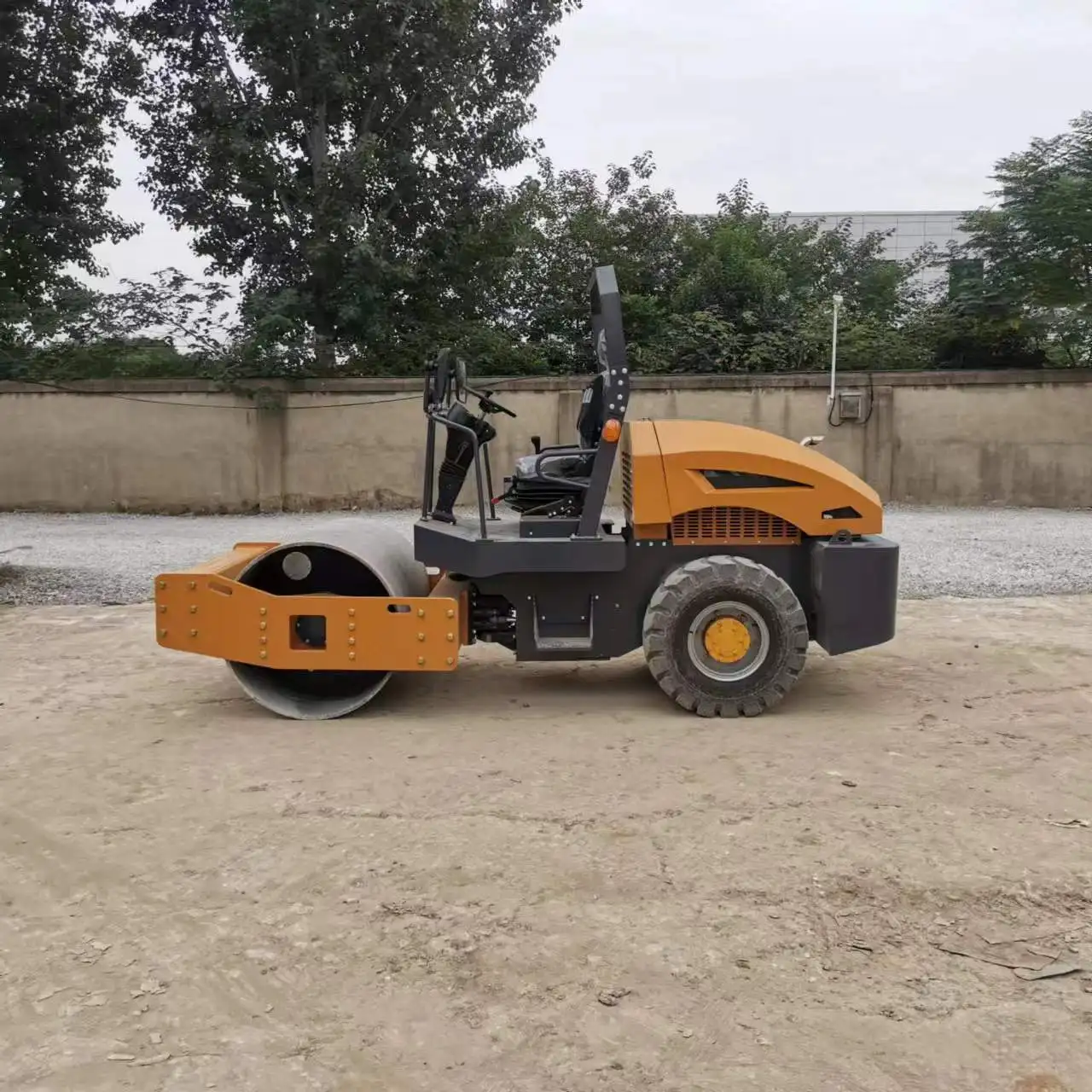 4 Ton Kubota Diesel Vibrating Road Roller - High Efficiency