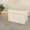 Blanco con madera, girar a la izquierda.