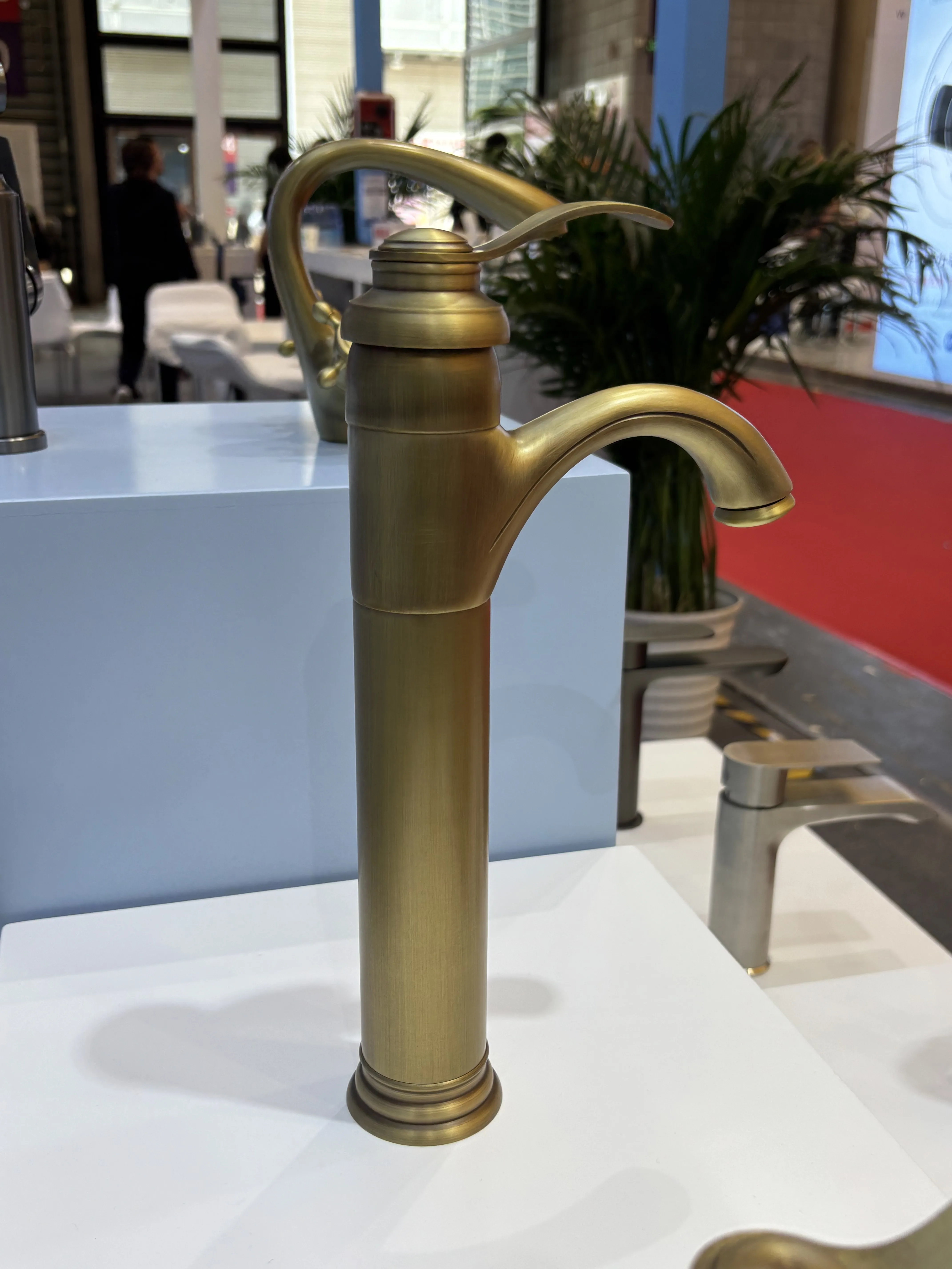 Luxury Tall Single Lever Brass Basin Tap - Bronze  details